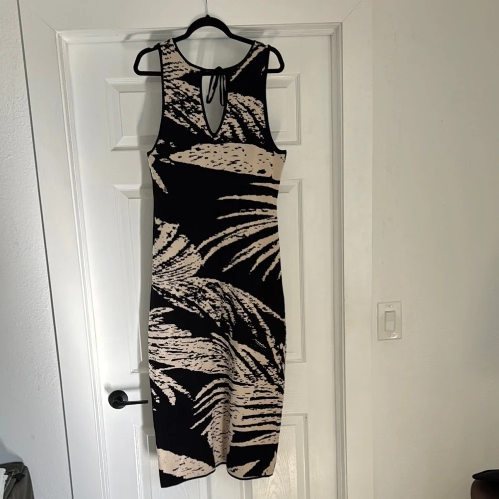 House of Harlow Black and Cream Sleeveless Dress - Picture 3 of 5